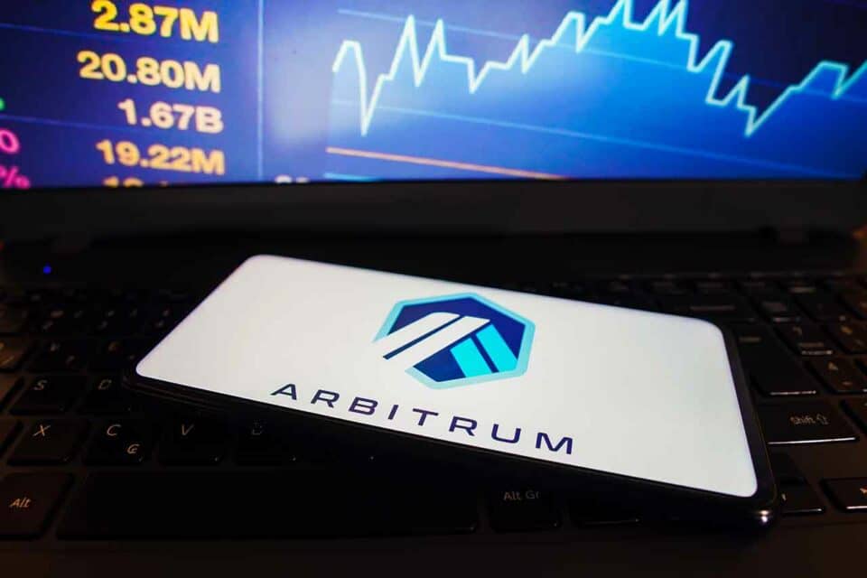 Arbitrum Logo auf Smartphone