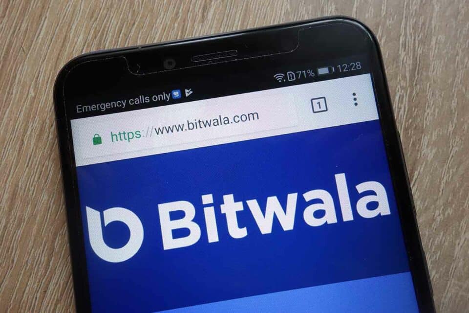 Bitwala Webseite mit Logo auf Smartphone