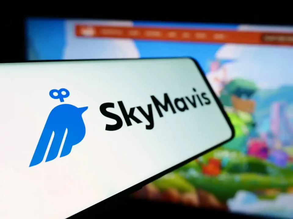 Sky Mavis-Logo vor dem Spiel Axie Infinity