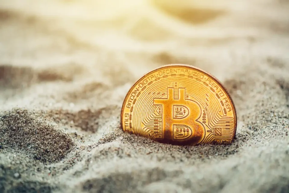 Bitcoin im Sand