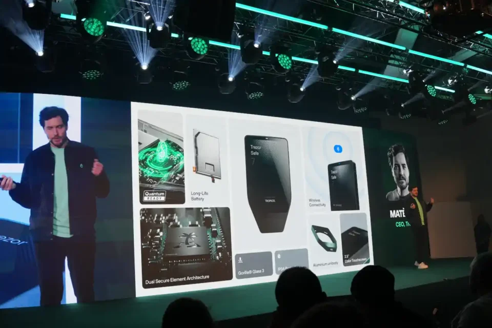 CEO Matěj Žák präsentiert Trezor Safe 7